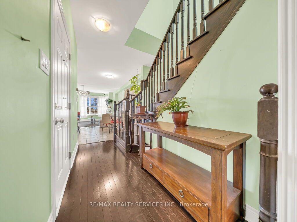 Photo 8 of 28 Zanetta Crescent, Brampton, Credit Valley — HOMEH
