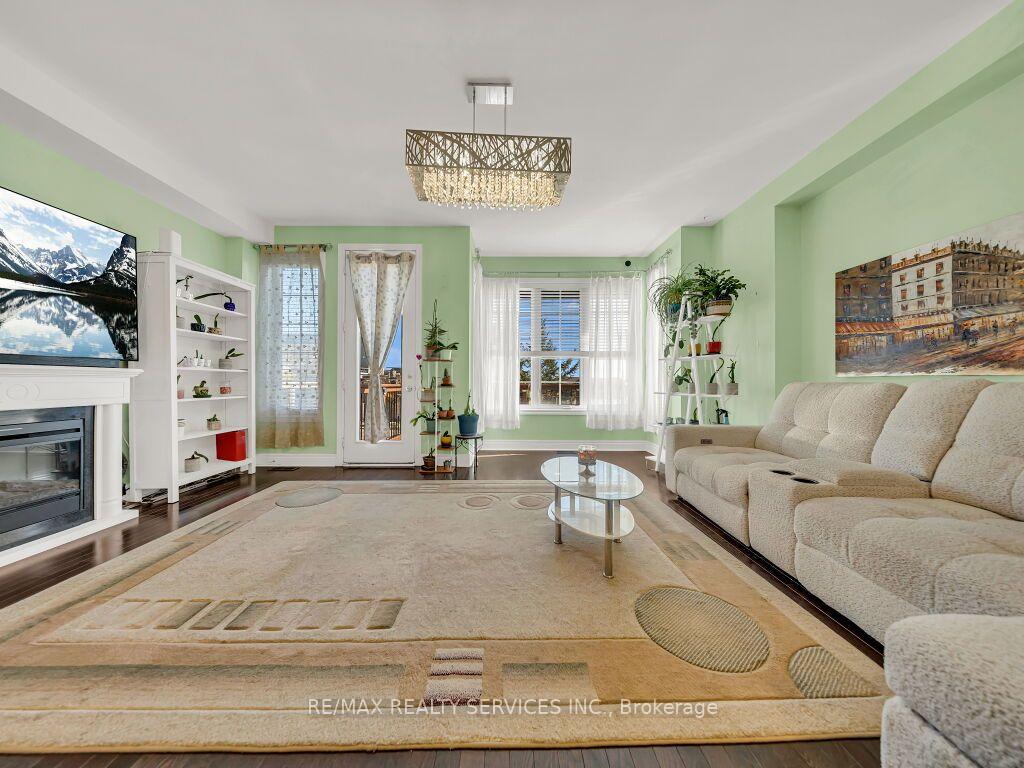 Photo 9 of 28 Zanetta Crescent, Brampton, Credit Valley — HOMEH