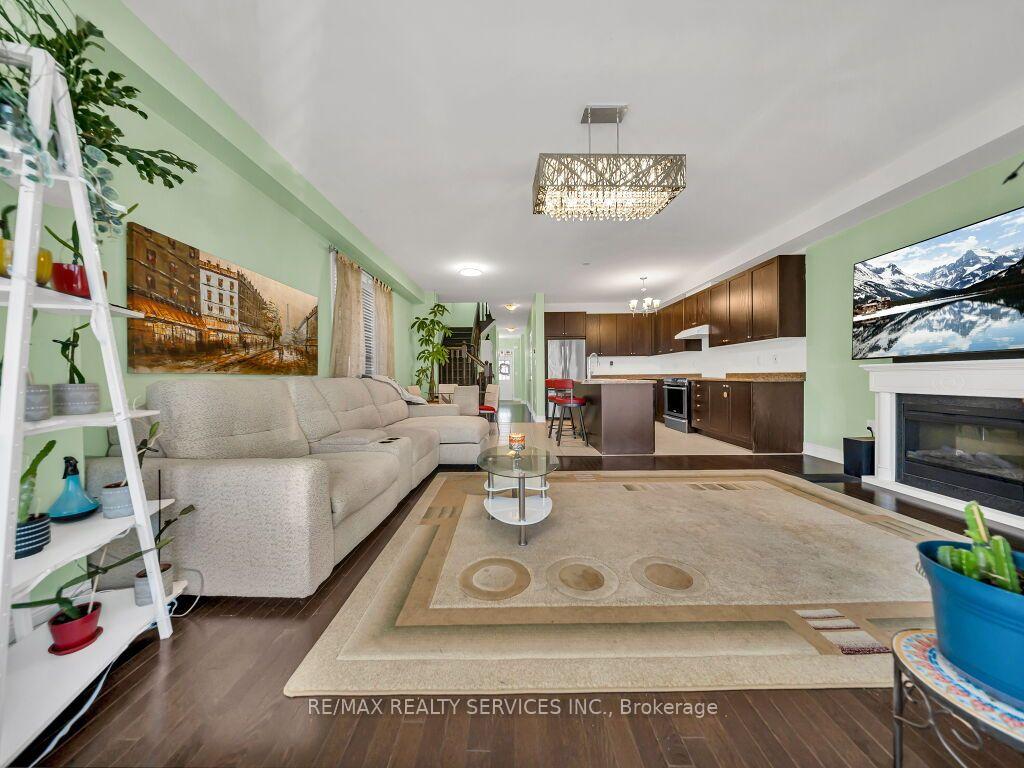 Photo 11 of 28 Zanetta Crescent, Brampton, Credit Valley — HOMEH