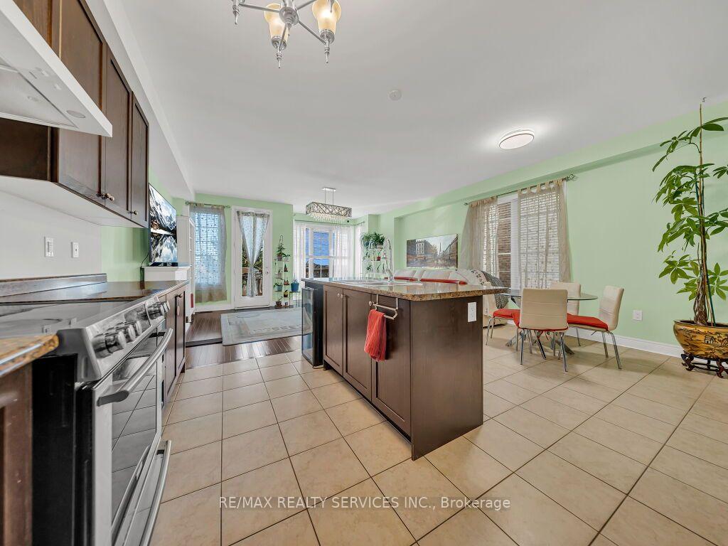 Photo 13 of 28 Zanetta Crescent, Brampton, Credit Valley — HOMEH