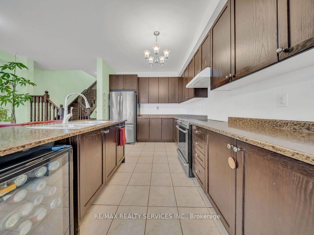 Photo 14 of 28 Zanetta Crescent, Brampton, Credit Valley — HOMEH