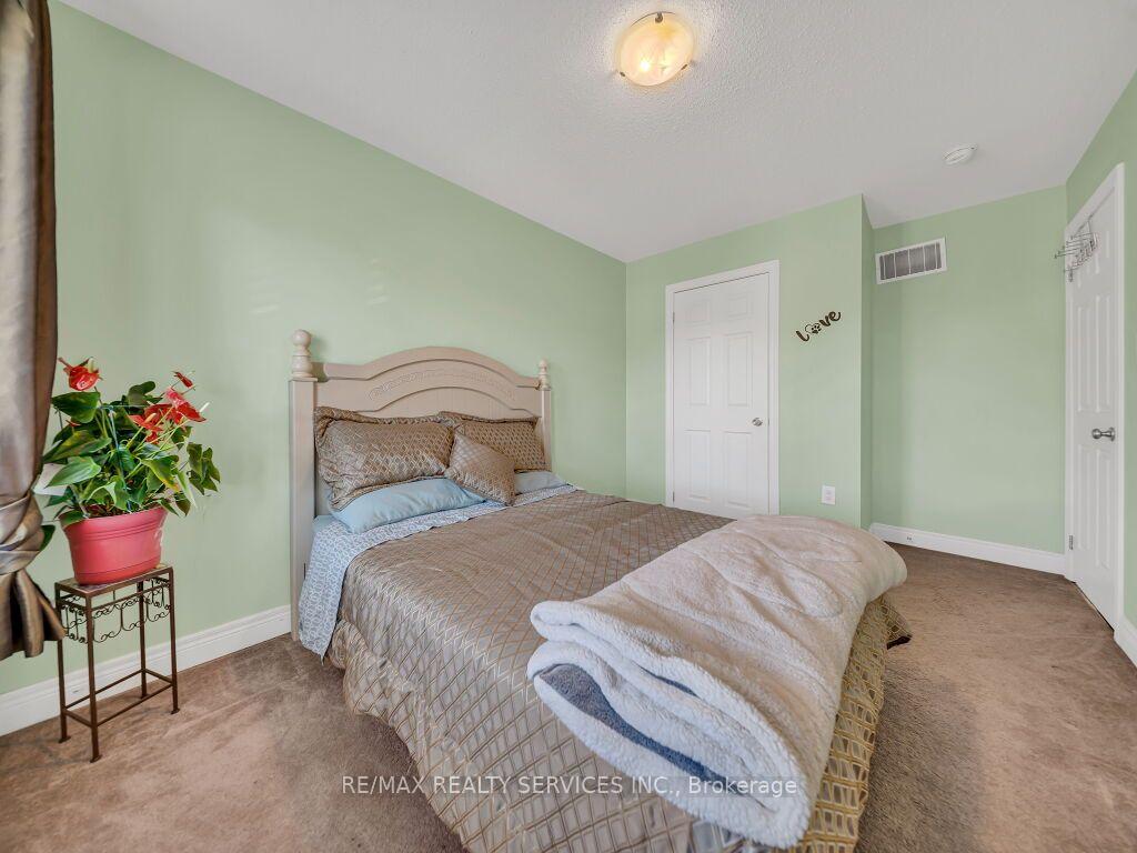 Photo 29 of 28 Zanetta Crescent, Brampton, Credit Valley — HOMEH