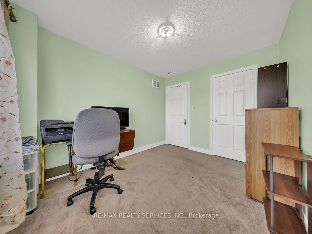 Photo 33 of 28 Zanetta Crescent, Brampton, Credit Valley — HOMEH