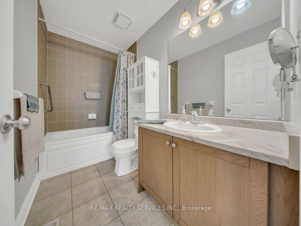 Photo 34 of 28 Zanetta Crescent, Brampton, Credit Valley — HOMEH