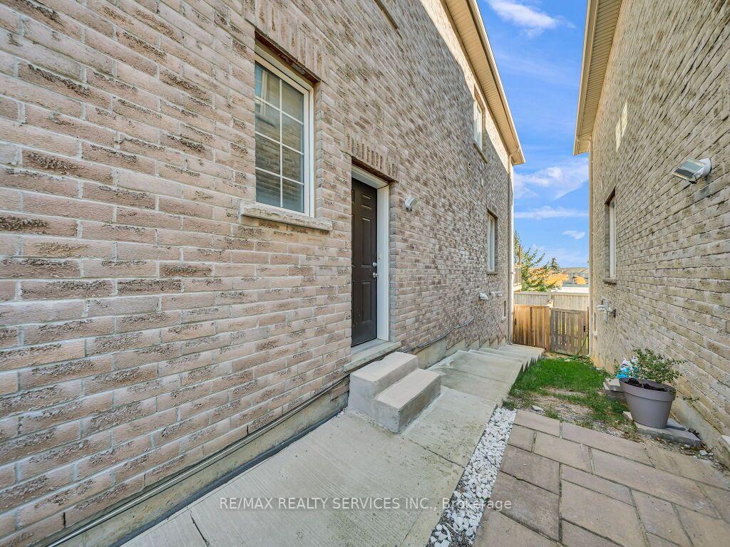 Photo 44 of 28 Zanetta Crescent, Brampton, Credit Valley — HOMEH