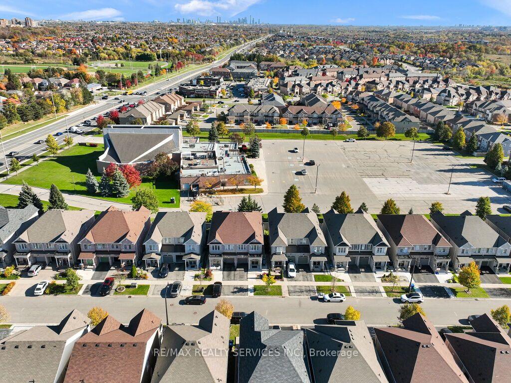 Photo 49 of 28 Zanetta Crescent, Brampton, Credit Valley — HOMEH