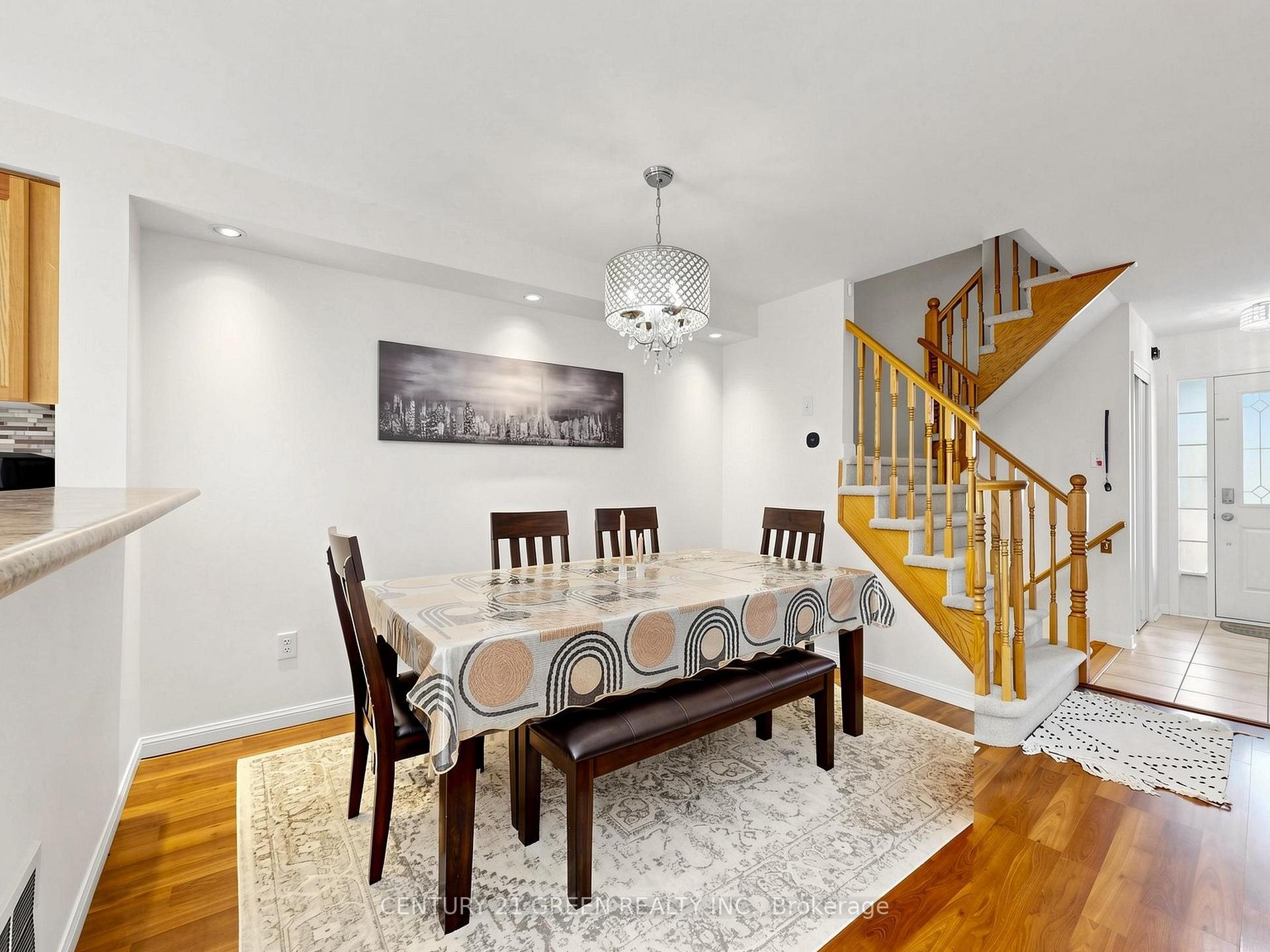 Photo 9 of 821 Bennett Boulevard, Milton, Beaty — HOMEH