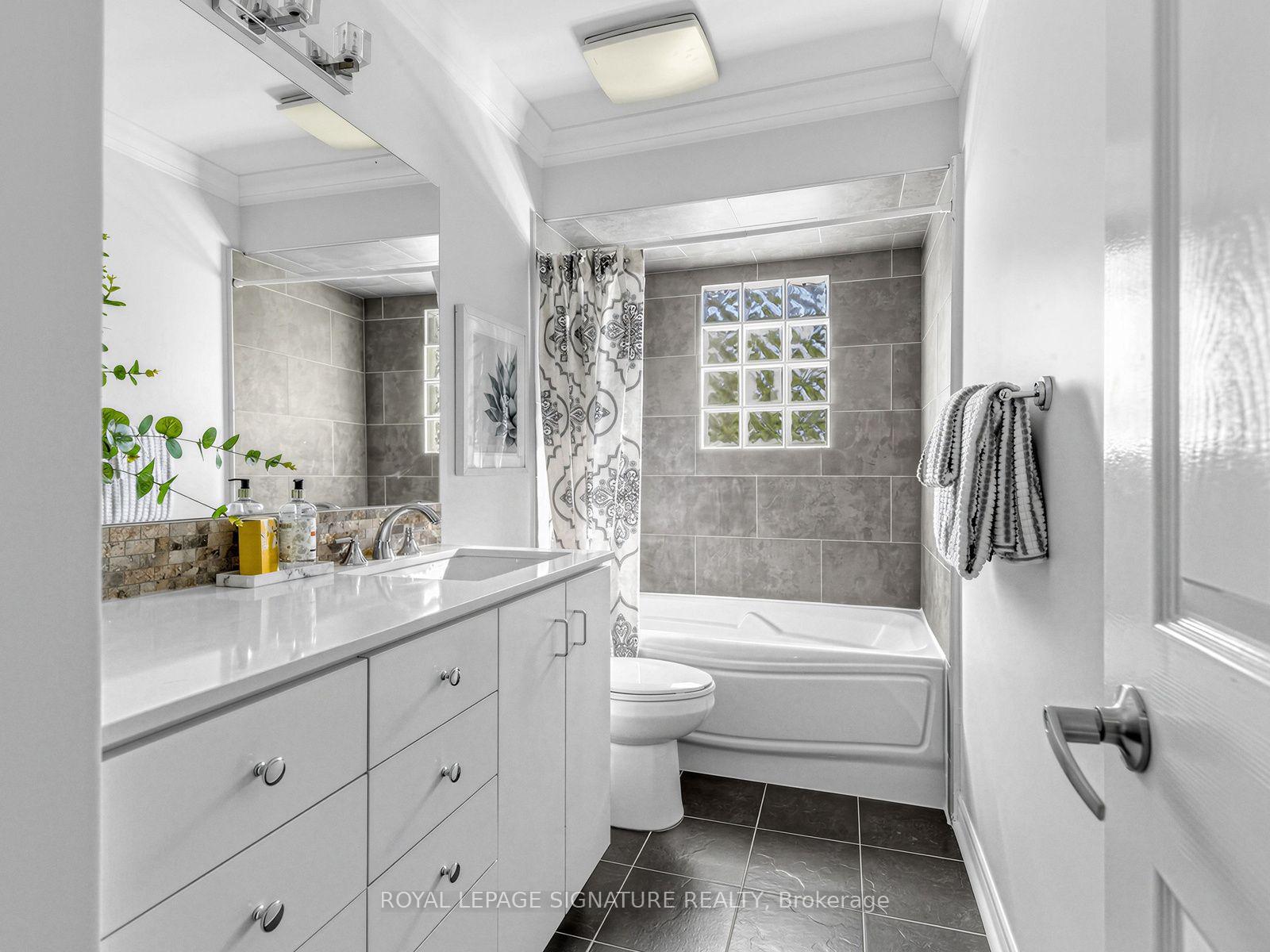 Photo 17 of 45 Robinson Street, Toronto, Trinity-Bellwoods — HOMEH