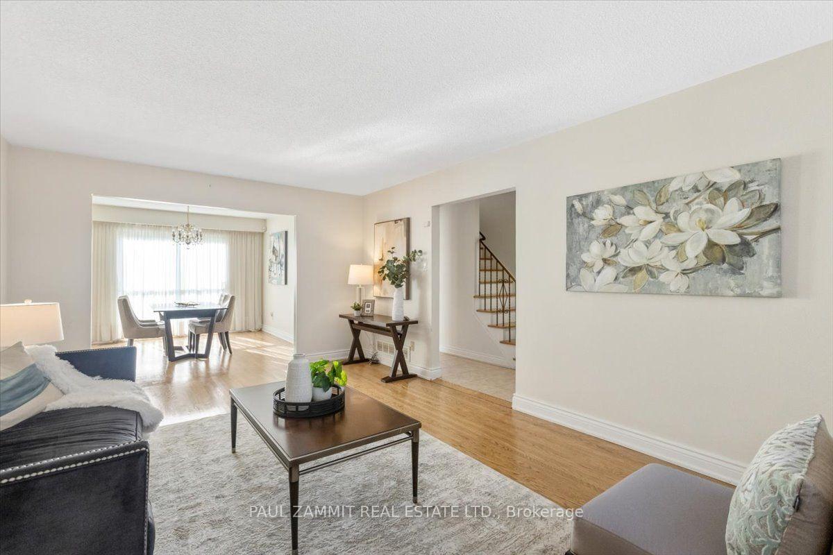 Photo 4 of 33 Coral Harbour Crescent, Markham, Bayview Fairway-Bayview Country Club Estates — HOMEH