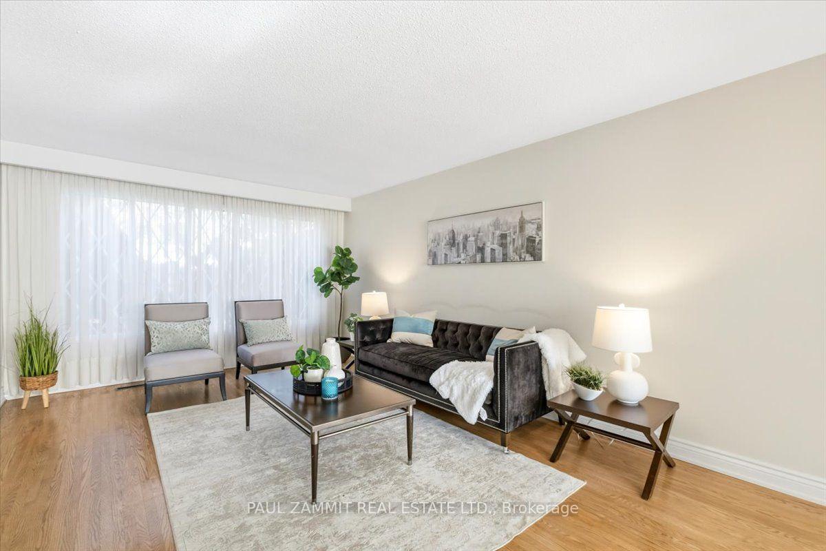 Photo 5 of 33 Coral Harbour Crescent, Markham, Bayview Fairway-Bayview Country Club Estates — HOMEH