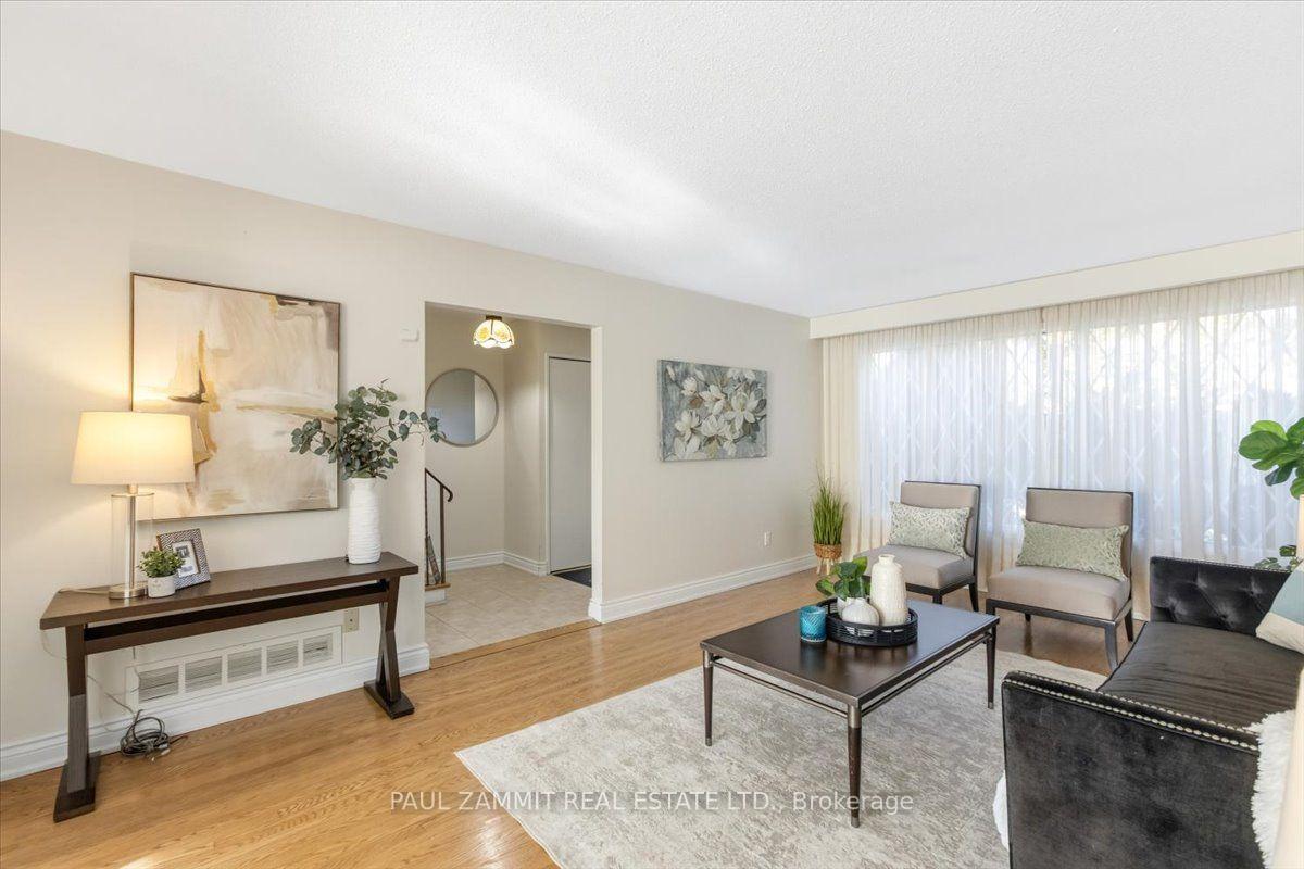 Photo 6 of 33 Coral Harbour Crescent, Markham, Bayview Fairway-Bayview Country Club Estates — HOMEH