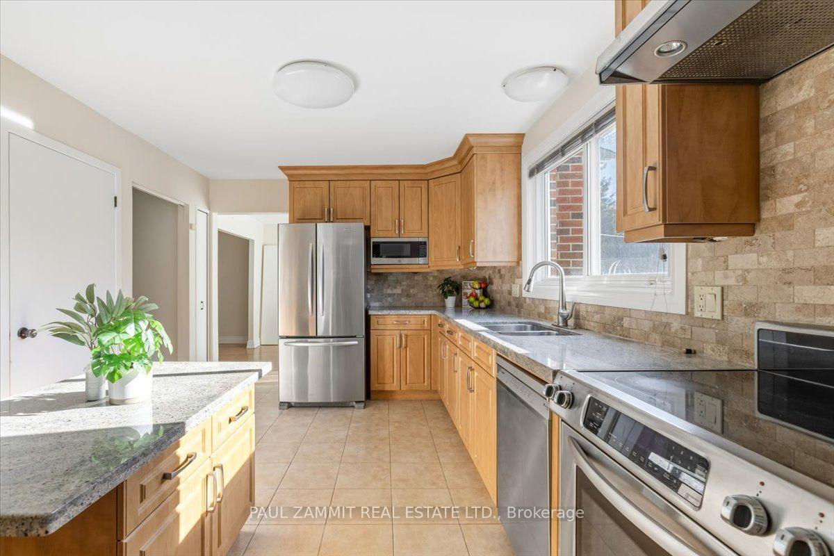 Photo 10 of 33 Coral Harbour Crescent, Markham, Bayview Fairway-Bayview Country Club Estates — HOMEH