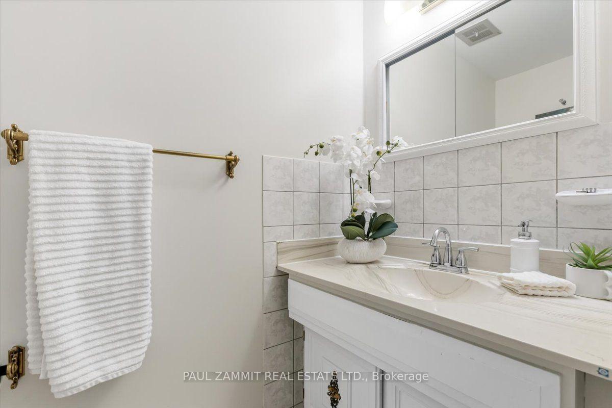 Photo 19 of 33 Coral Harbour Crescent, Markham, Bayview Fairway-Bayview Country Club Estates — HOMEH
