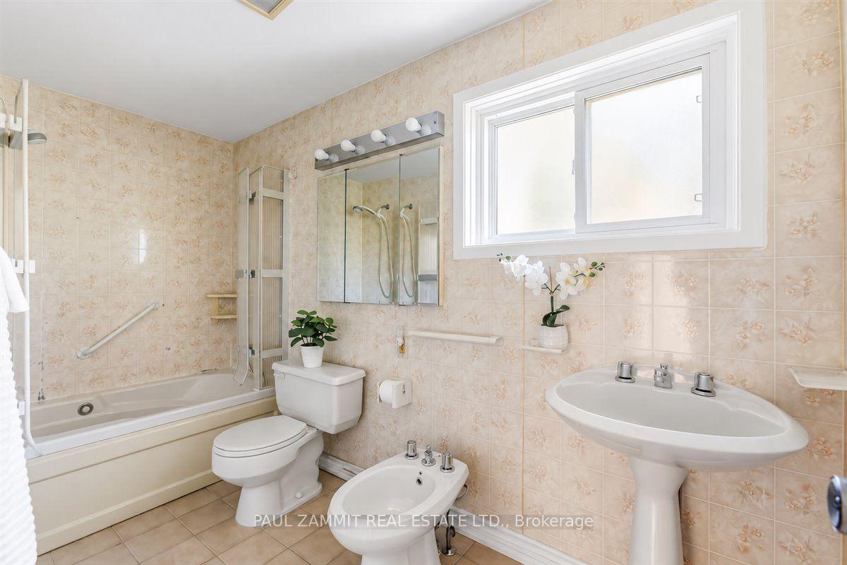 Photo 23 of 33 Coral Harbour Crescent, Markham, Bayview Fairway-Bayview Country Club Estates — HOMEH