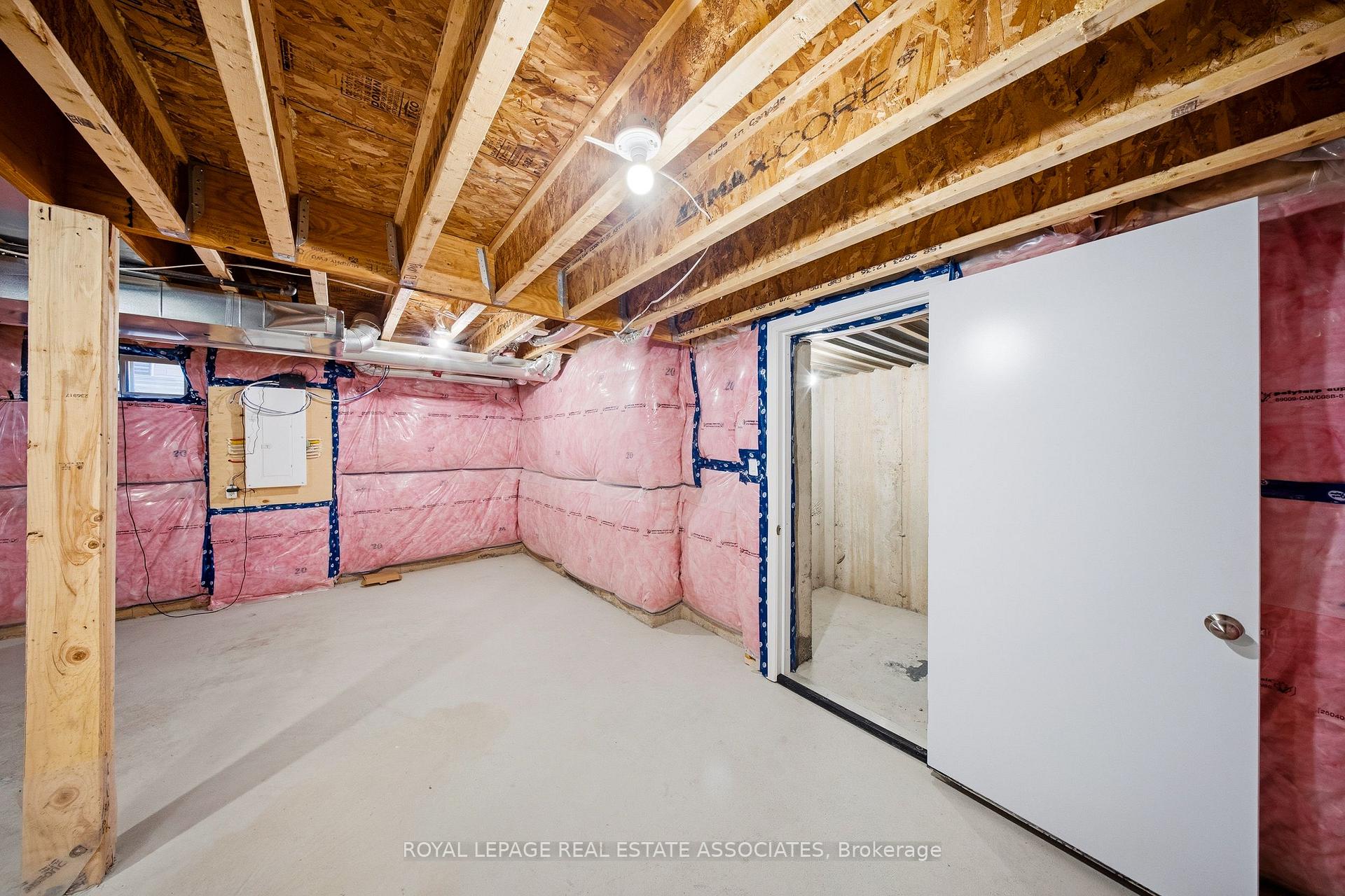 Photo 27 of 16 Bonnington Drive, Brampton, Northwest Brampton — HOMEH