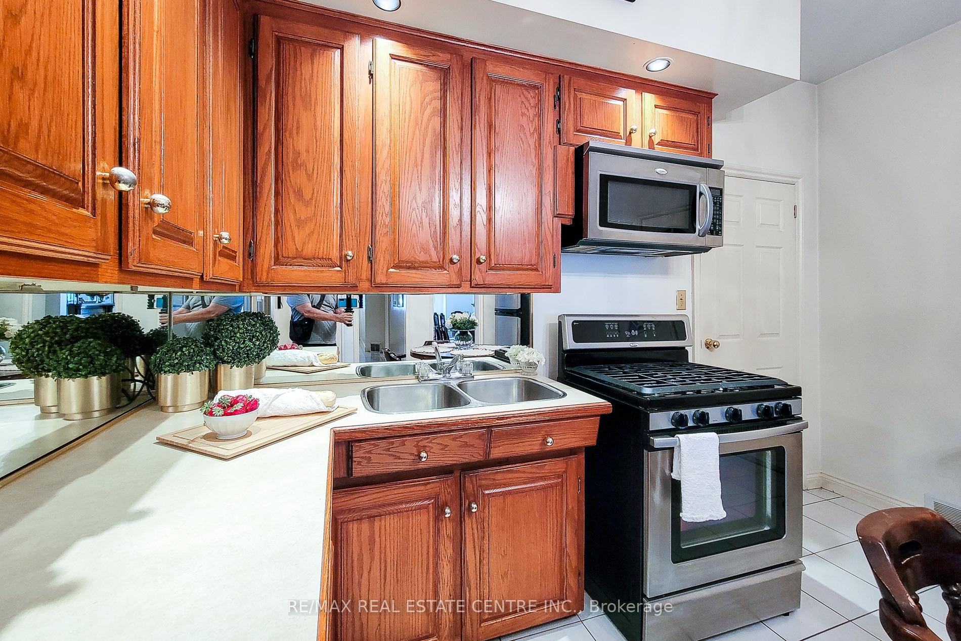 Photo 17 of 244 Hughson Street N, Hamilton, Beasley — HOMEH