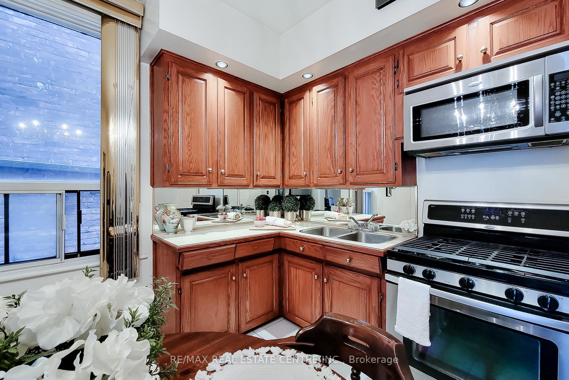 Photo 18 of 244 Hughson Street N, Hamilton, Beasley — HOMEH