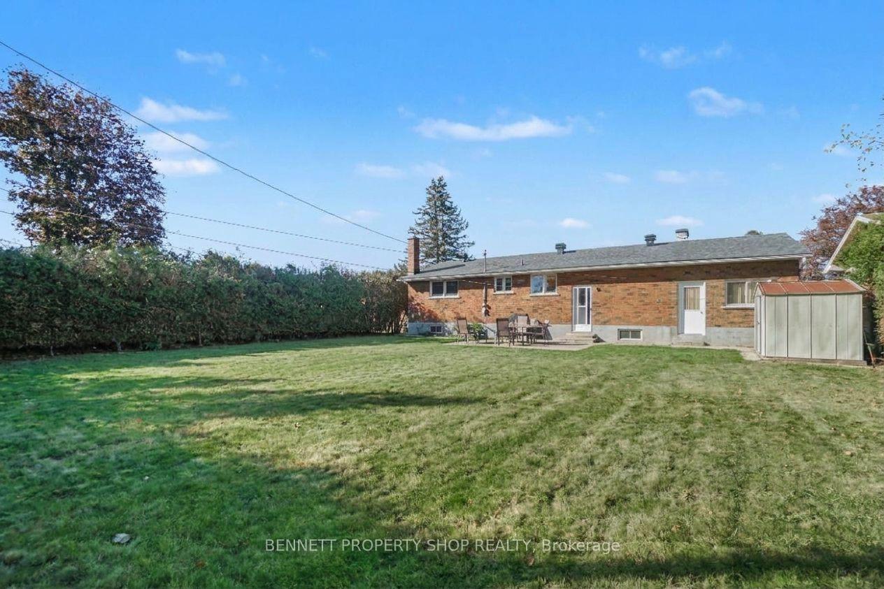 Photo 3 of 18 Kingsbury Avenue, Ottawa, Meadowlands/Crestview — HOMEH