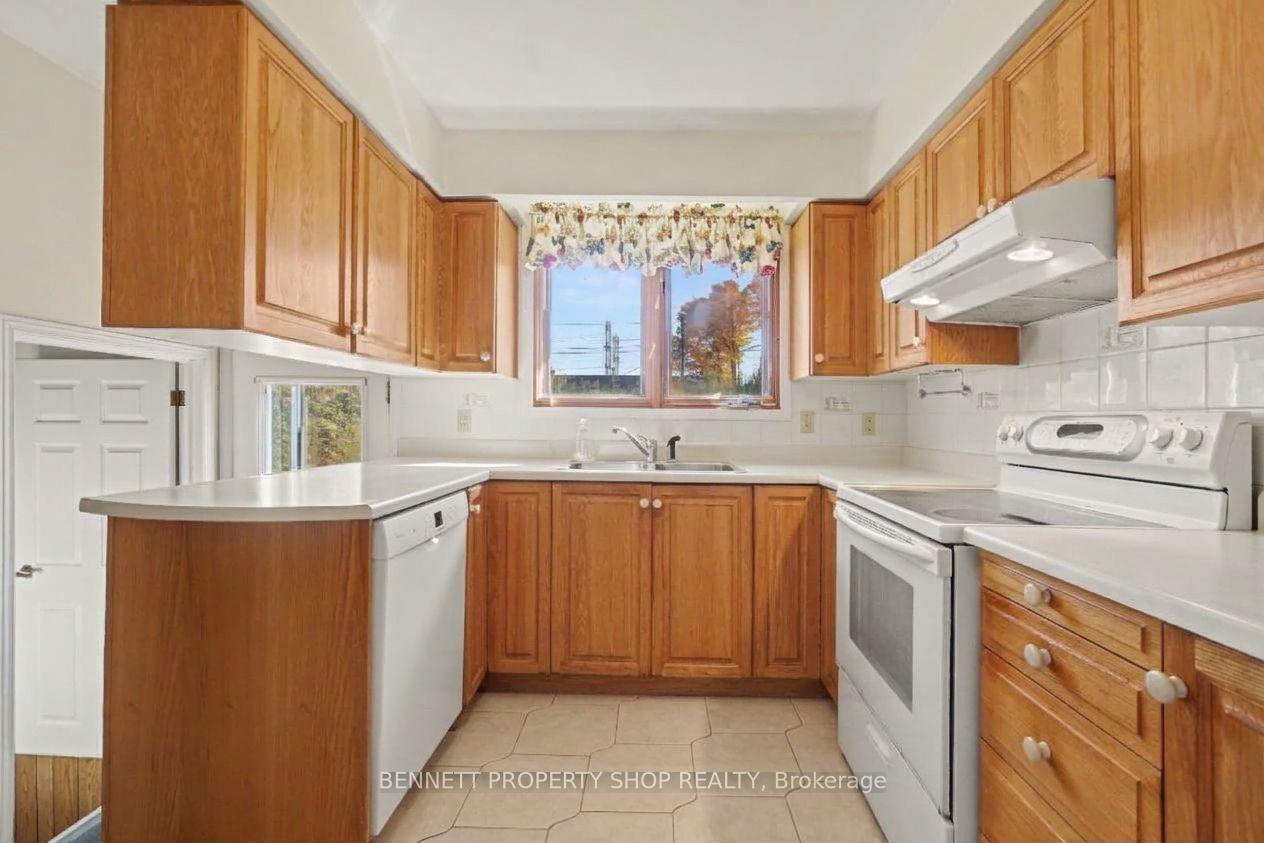 Photo 6 of 18 Kingsbury Avenue, Ottawa, Meadowlands/Crestview — HOMEH