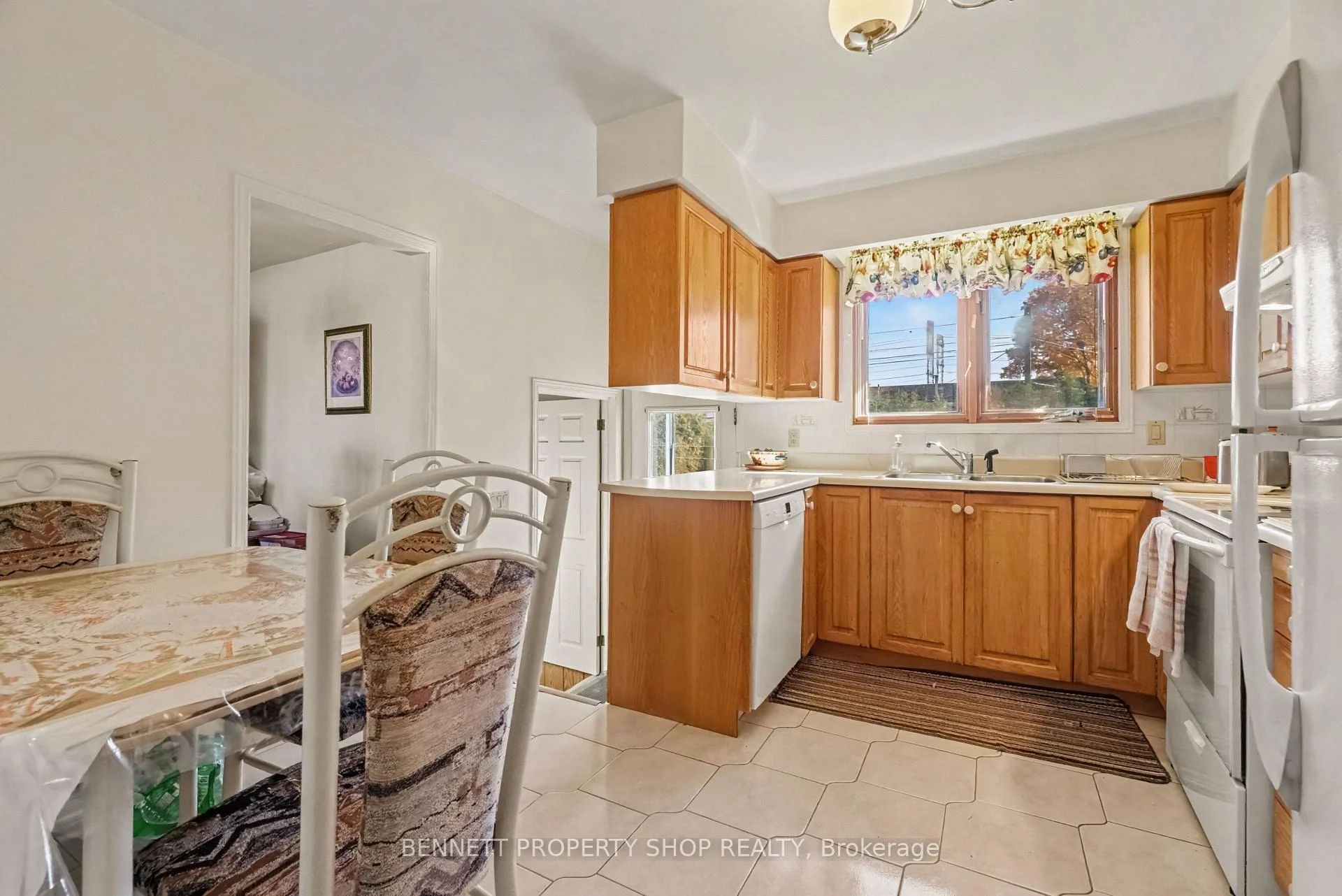 Photo 7 of 18 Kingsbury Avenue, Ottawa, Meadowlands/Crestview — HOMEH
