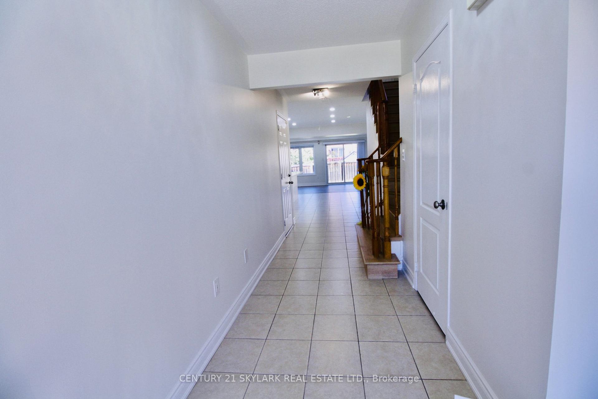 Photo 2 of 61 Lightcatcher Circle, Brampton, Bram East — HOMEH