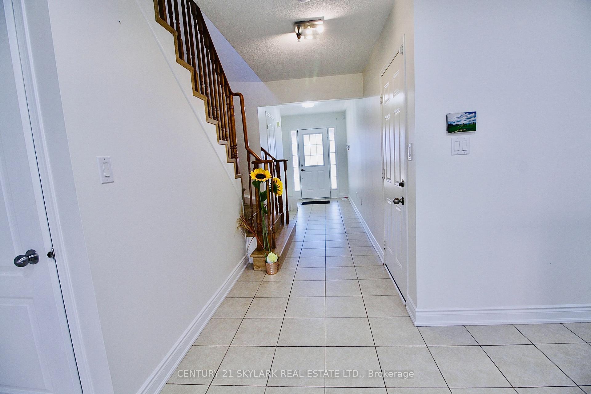 Photo 3 of 61 Lightcatcher Circle, Brampton, Bram East — HOMEH