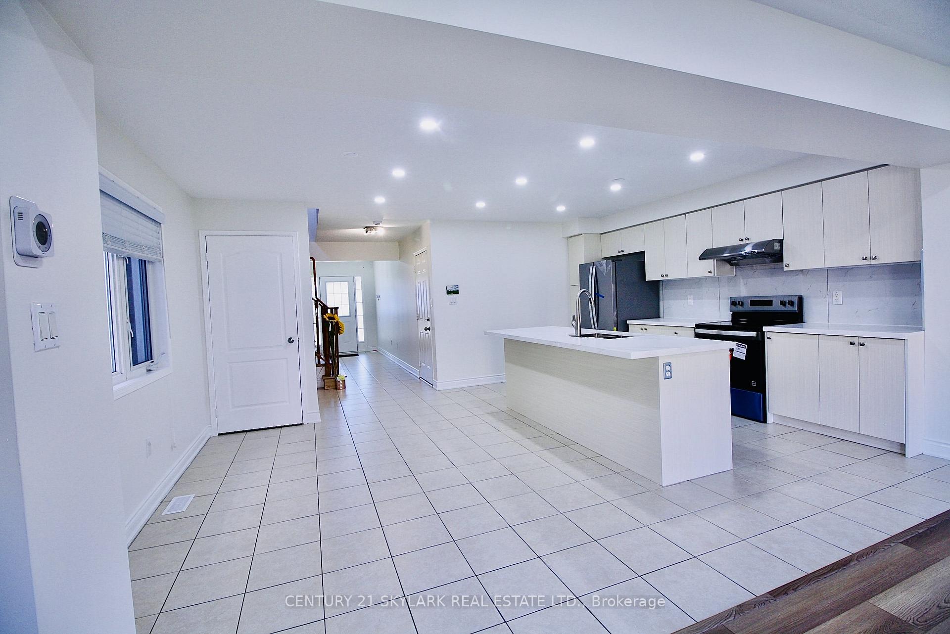 Photo 5 of 61 Lightcatcher Circle, Brampton, Bram East — HOMEH