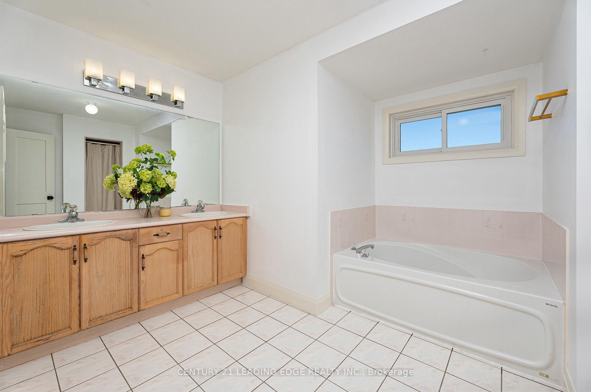 Photo 20 of Unit 36, 18 Clark Avenue, Vaughan, Crestwood-Springfarm-Yorkhill — HOMEH