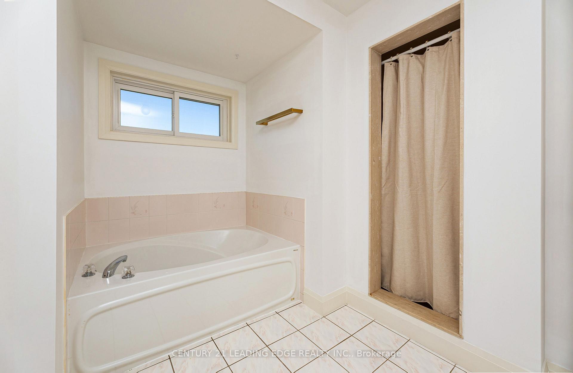 Photo 21 of Unit 36, 18 Clark Avenue, Vaughan, Crestwood-Springfarm-Yorkhill — HOMEH