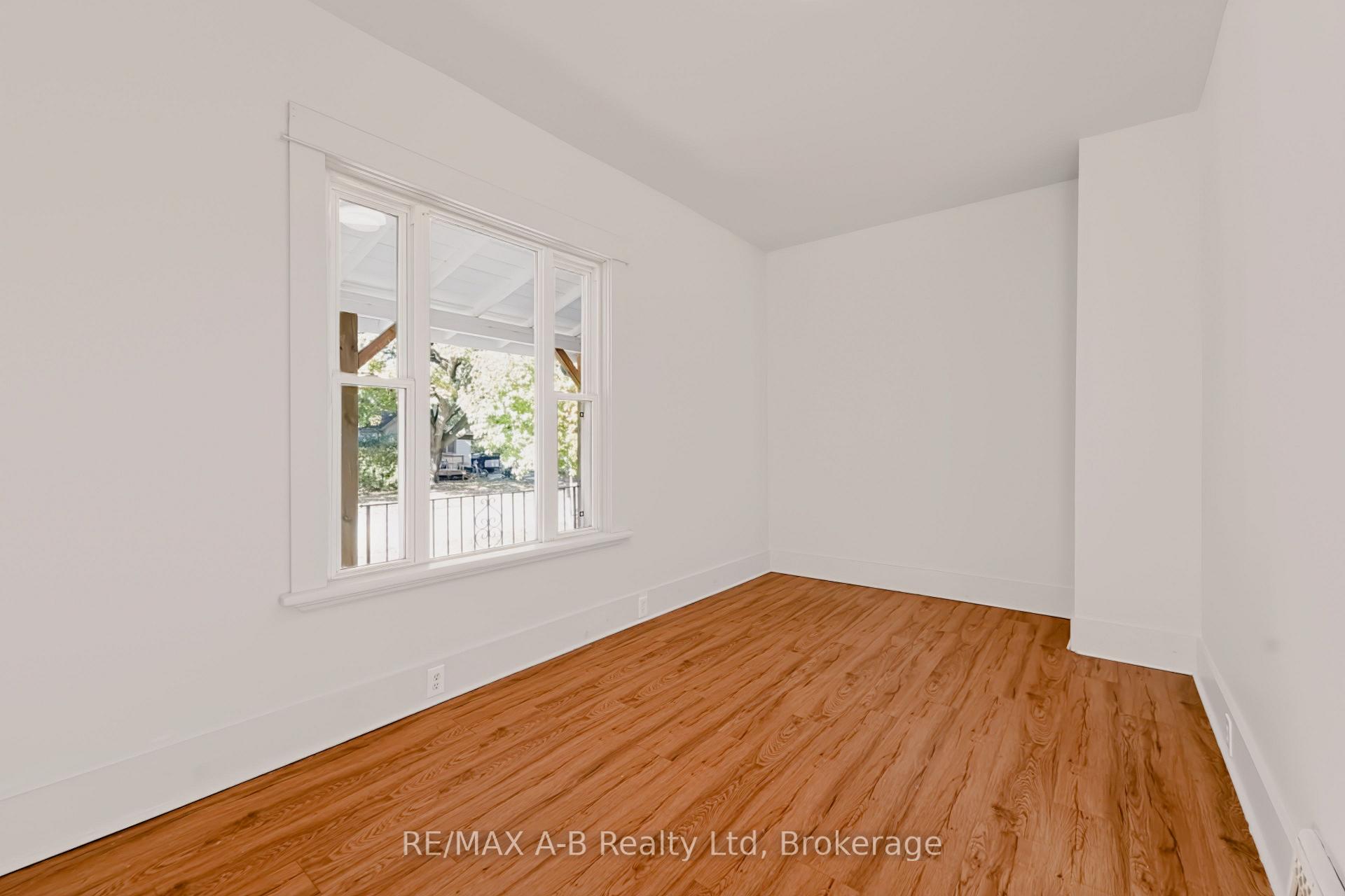 Photo 7 of 176 Sterling Street, London, East C — HOMEH