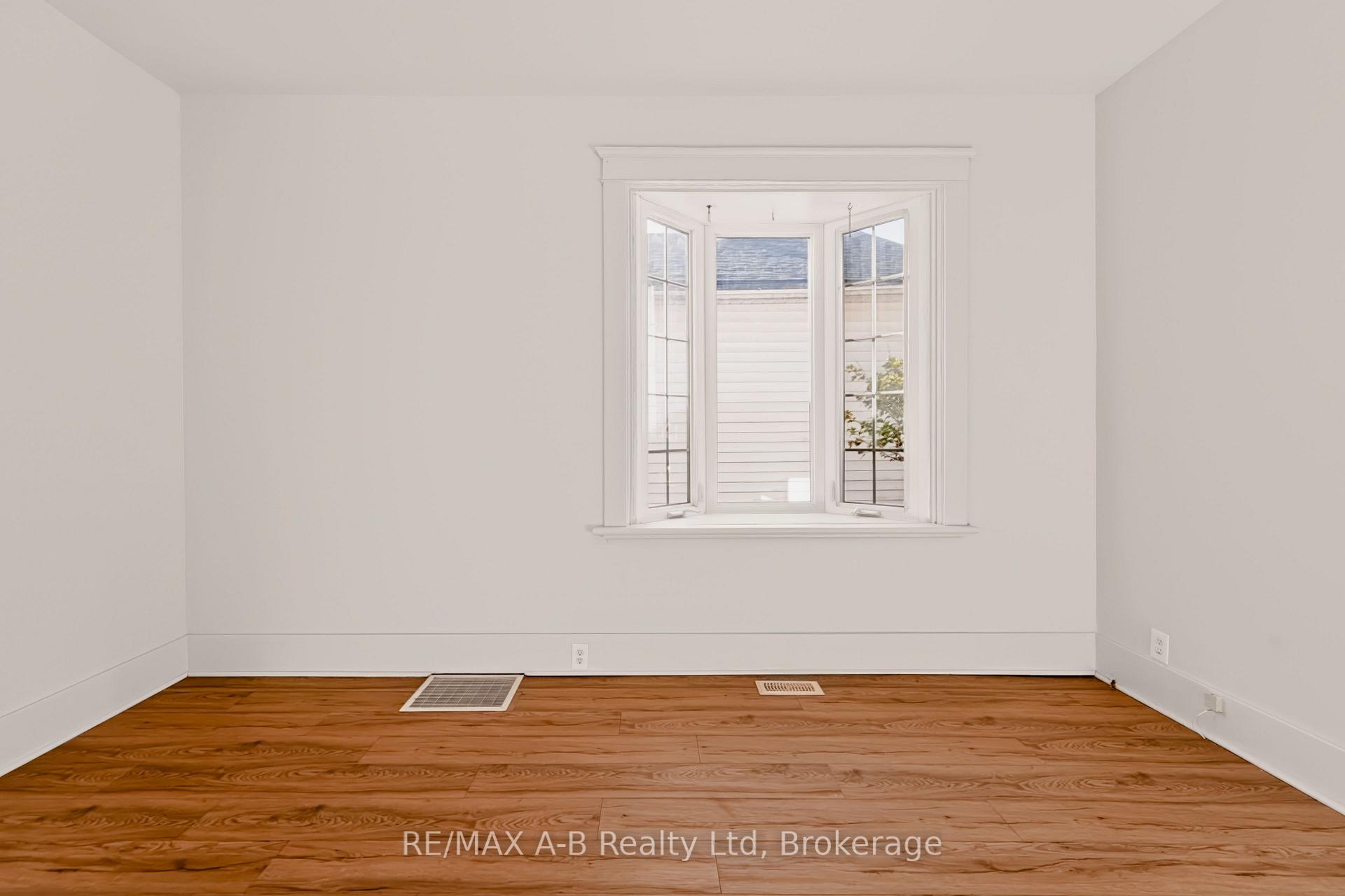 Photo 9 of 176 Sterling Street, London, East C — HOMEH