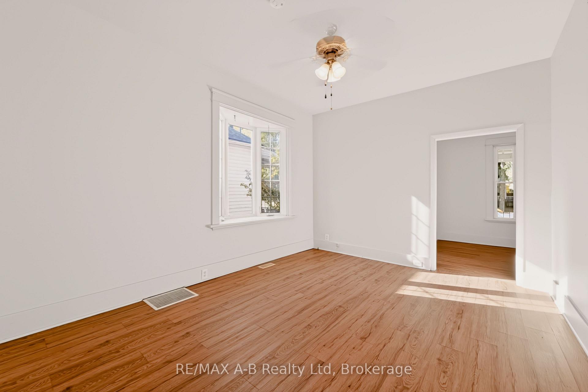 Photo 10 of 176 Sterling Street, London, East C — HOMEH