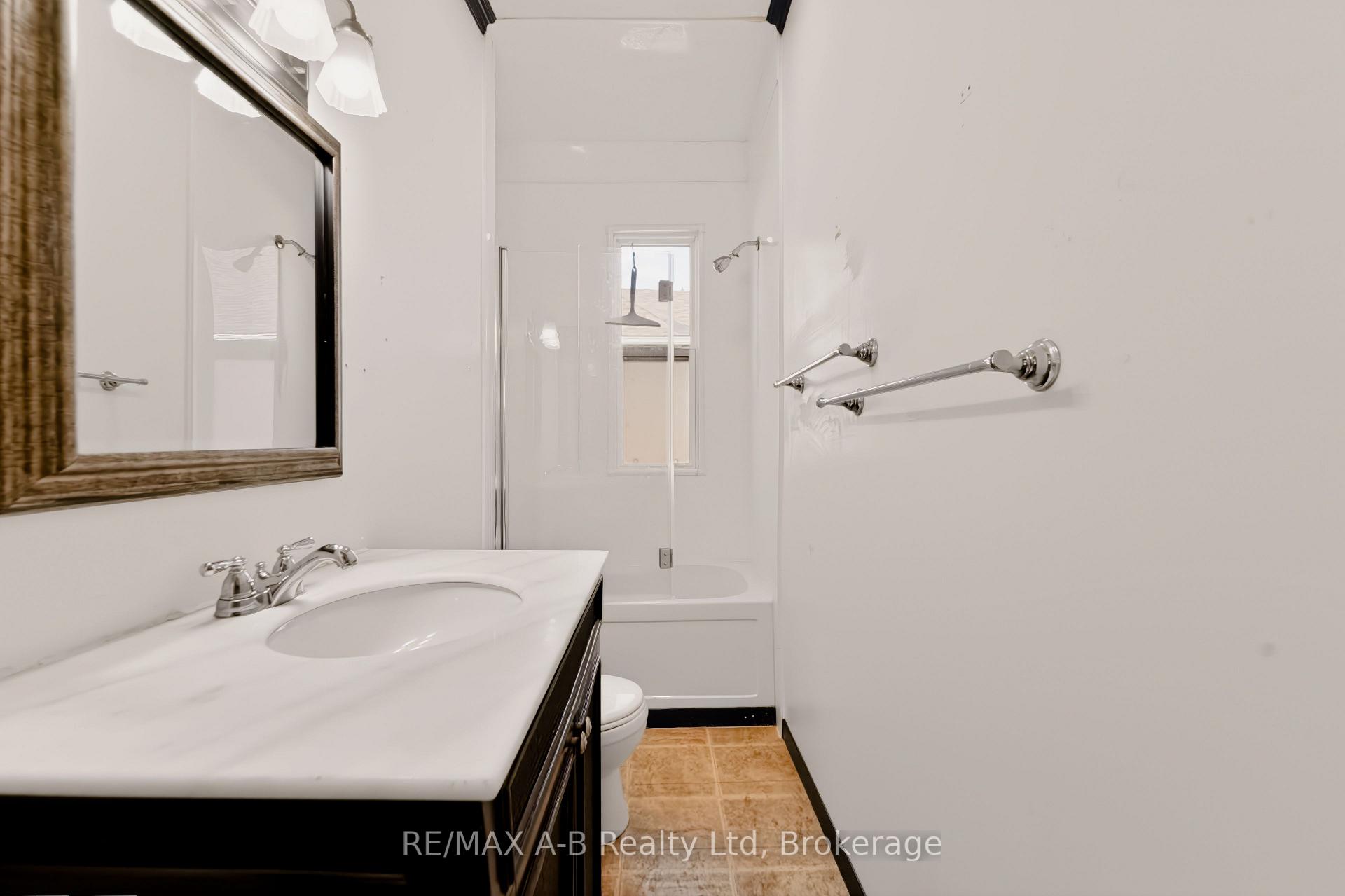 Photo 14 of 176 Sterling Street, London, East C — HOMEH