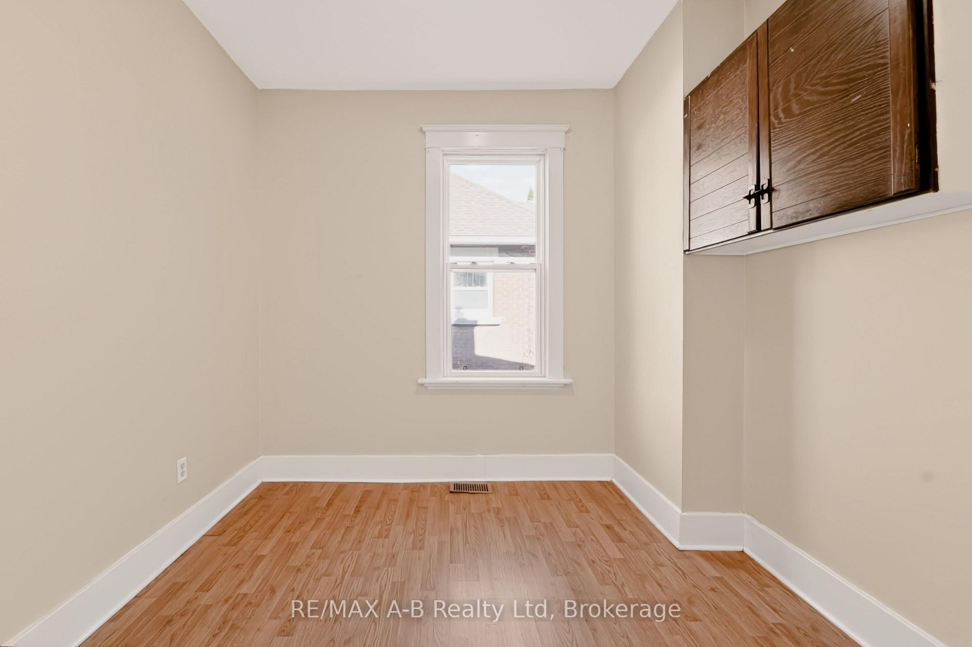 Photo 15 of 176 Sterling Street, London, East C — HOMEH