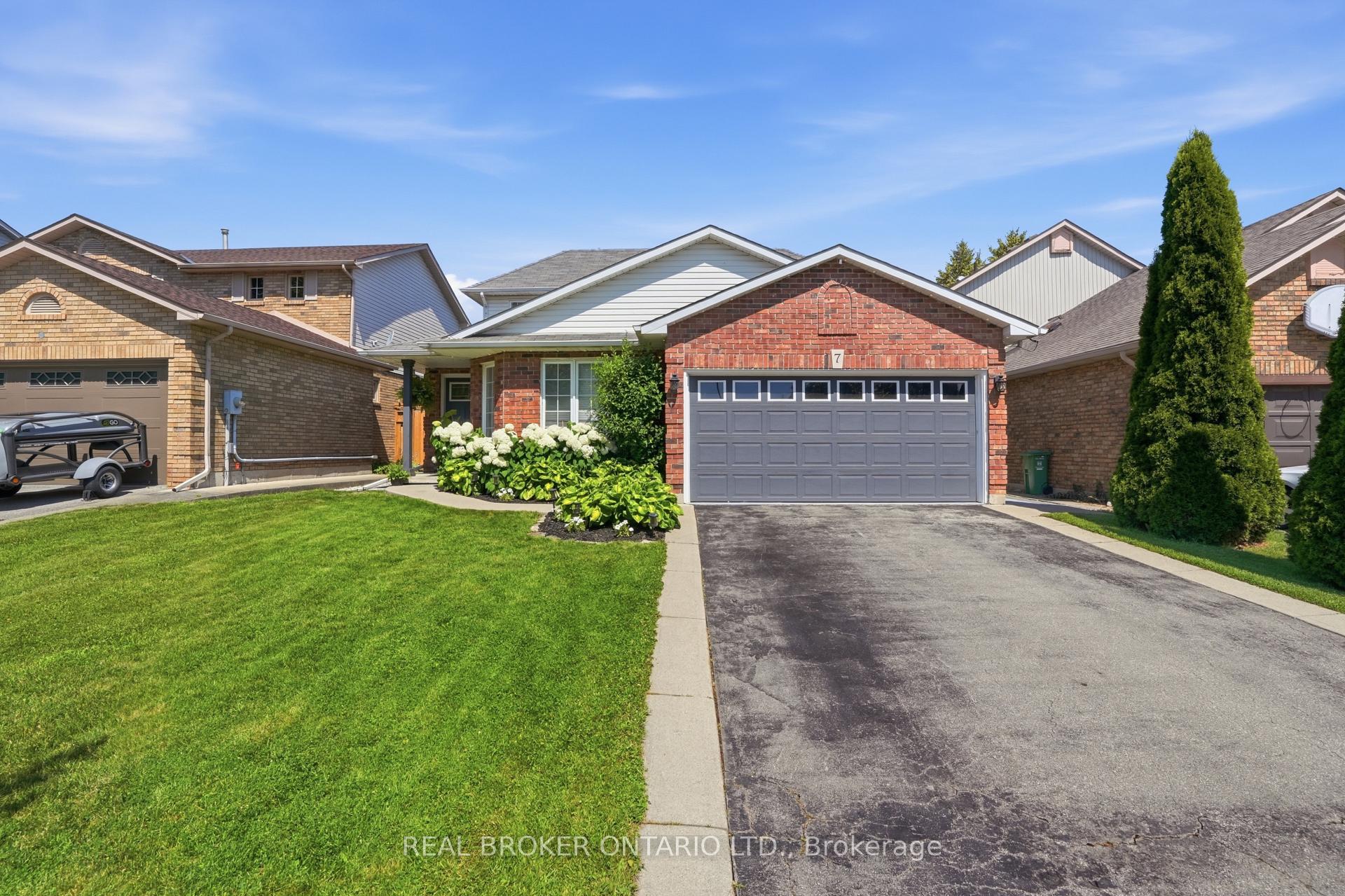 Photo 1 of 7 Rockhaven Lane, Hamilton, Waterdown — HOMEH