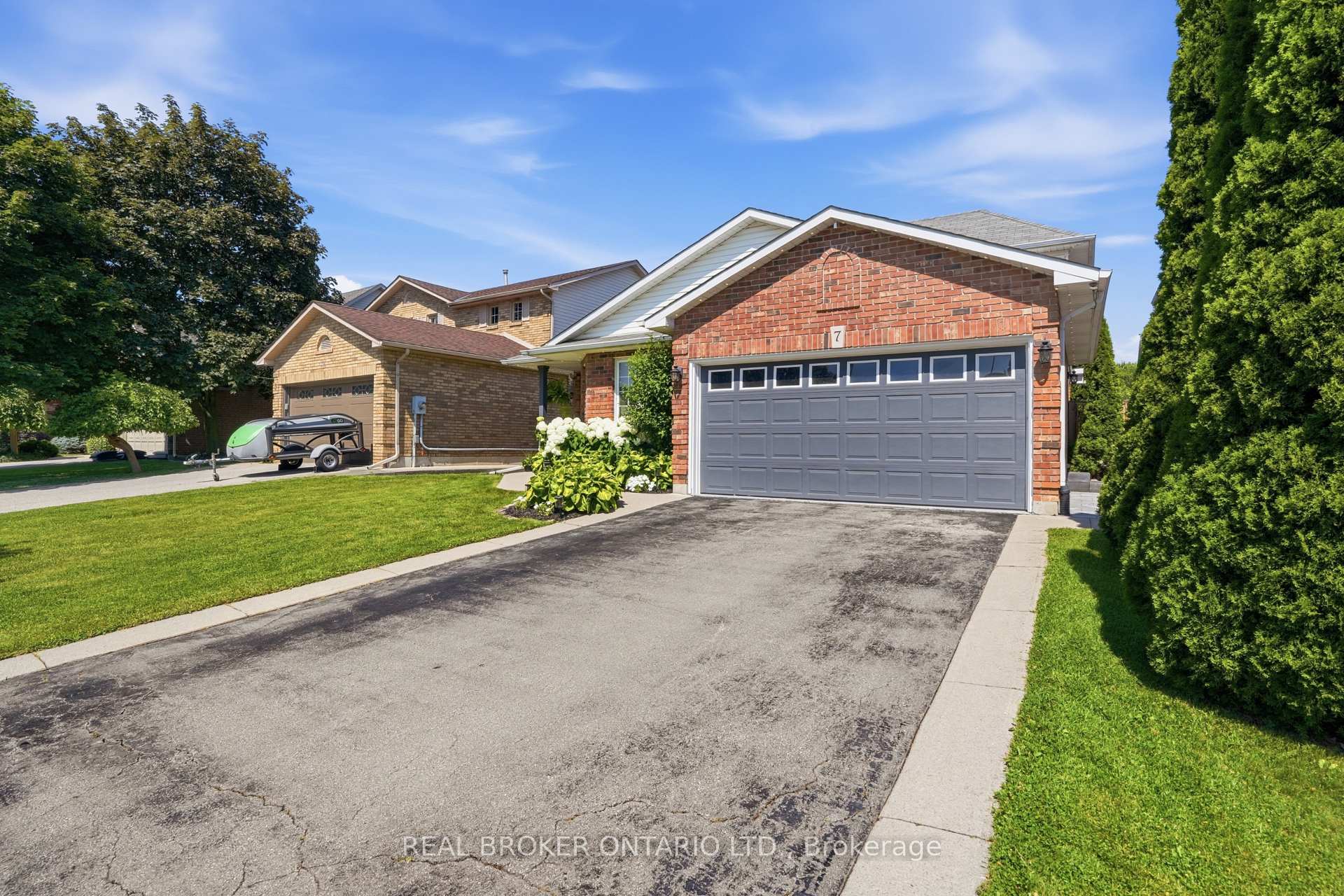 Photo 2 of 7 Rockhaven Lane, Hamilton, Waterdown — HOMEH