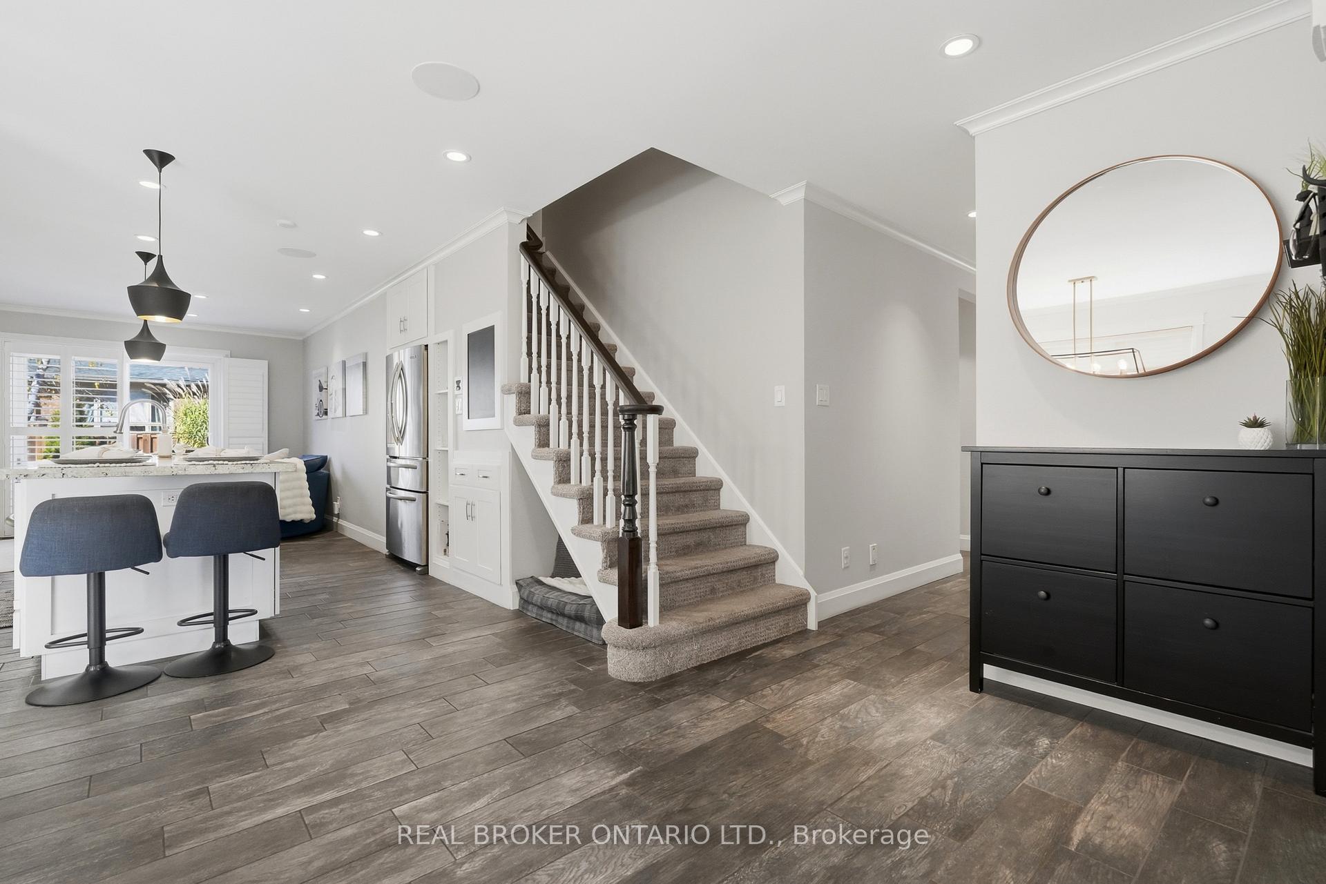 Photo 10 of 7 Rockhaven Lane, Hamilton, Waterdown — HOMEH