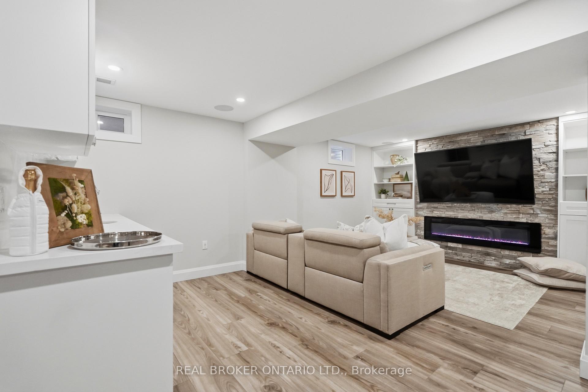 Photo 38 of 7 Rockhaven Lane, Hamilton, Waterdown — HOMEH