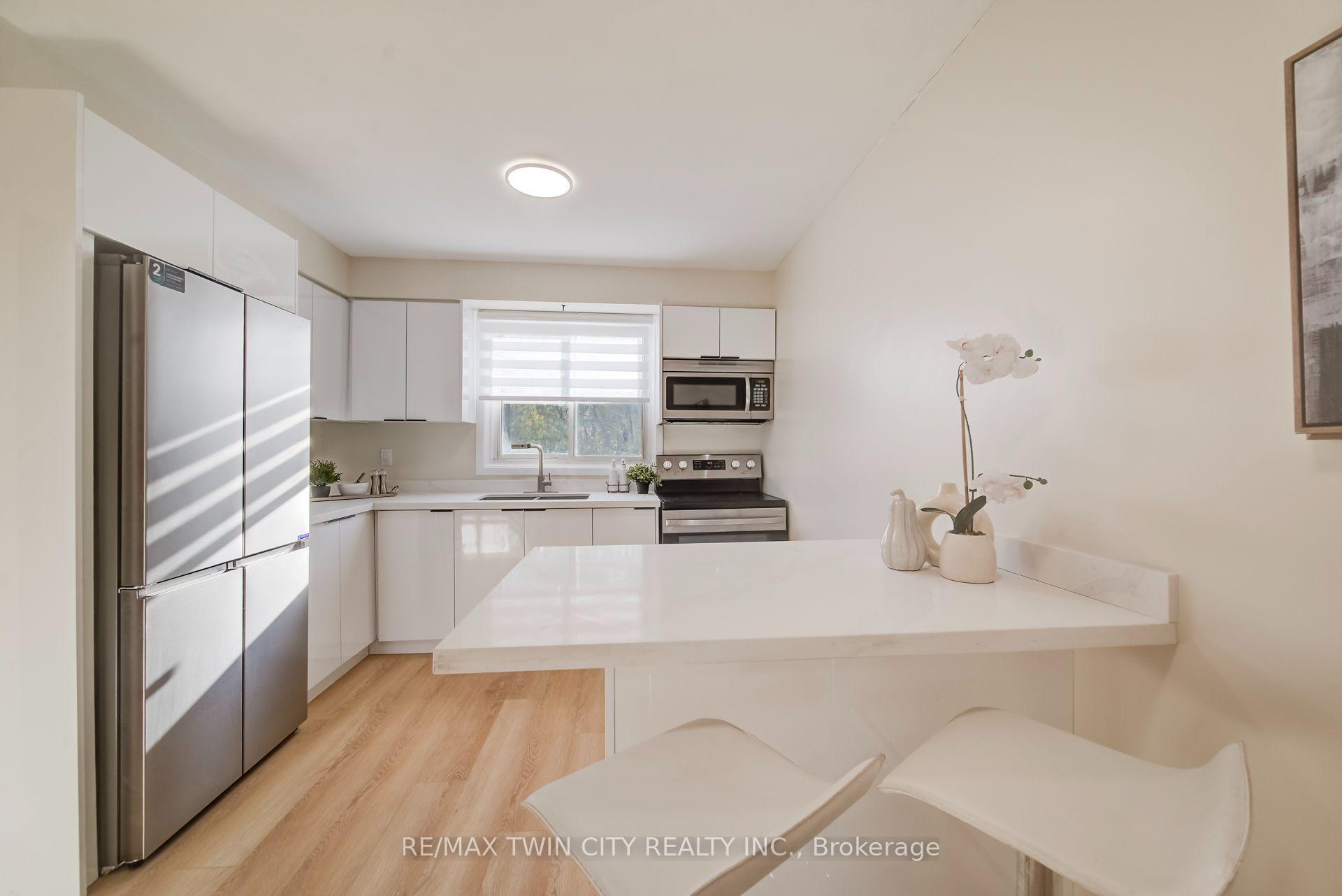 Photo 11 of Unit 25, 121 Morgan Avenue, Kitchener, Chicopee/Freeport — HOMEH