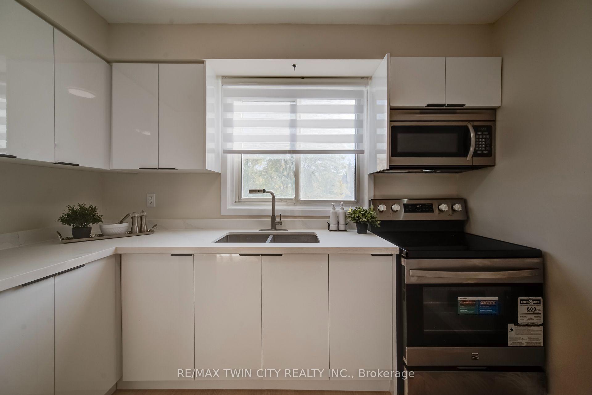 Photo 12 of Unit 25, 121 Morgan Avenue, Kitchener, Chicopee/Freeport — HOMEH
