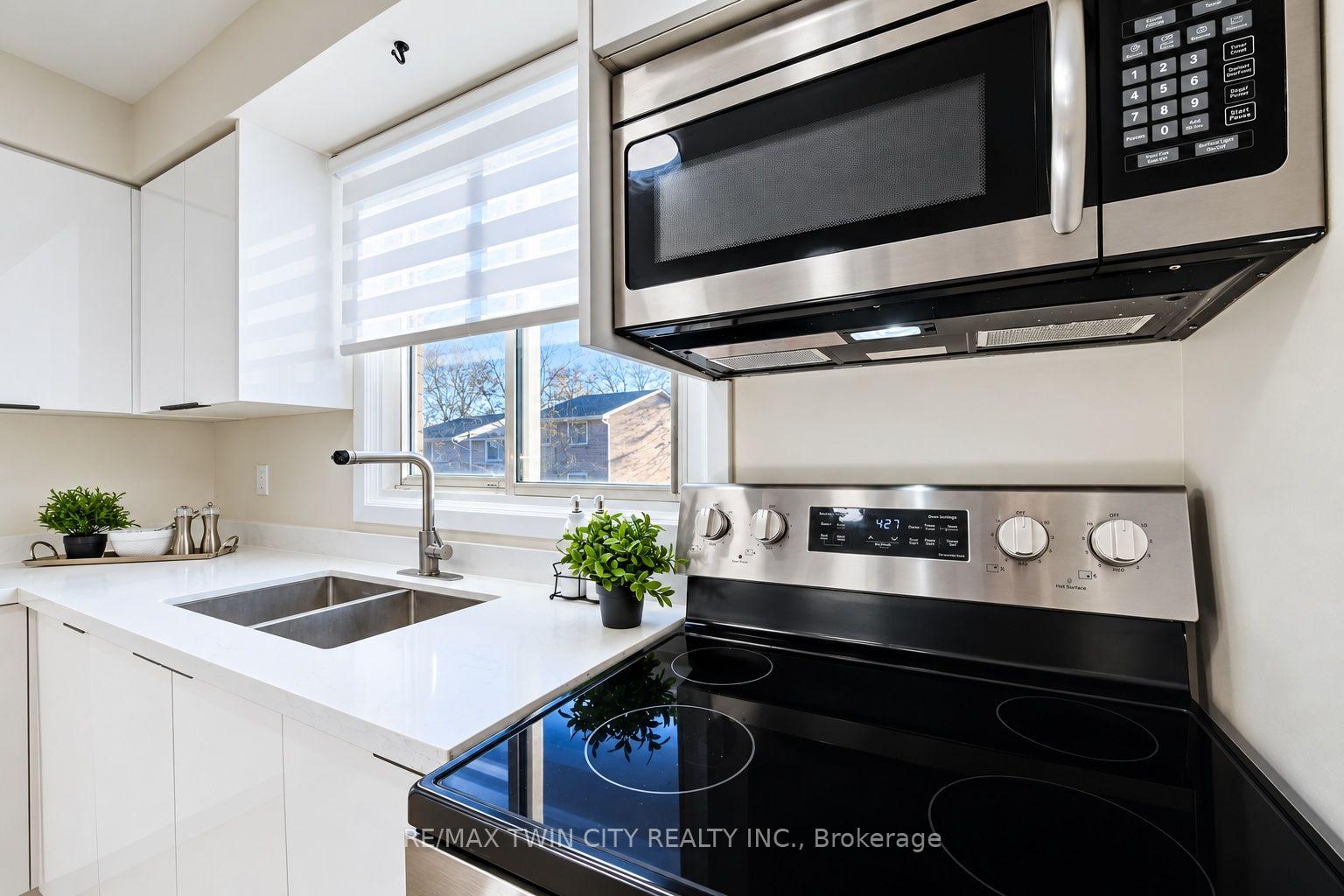 Photo 14 of Unit 25, 121 Morgan Avenue, Kitchener, Chicopee/Freeport — HOMEH