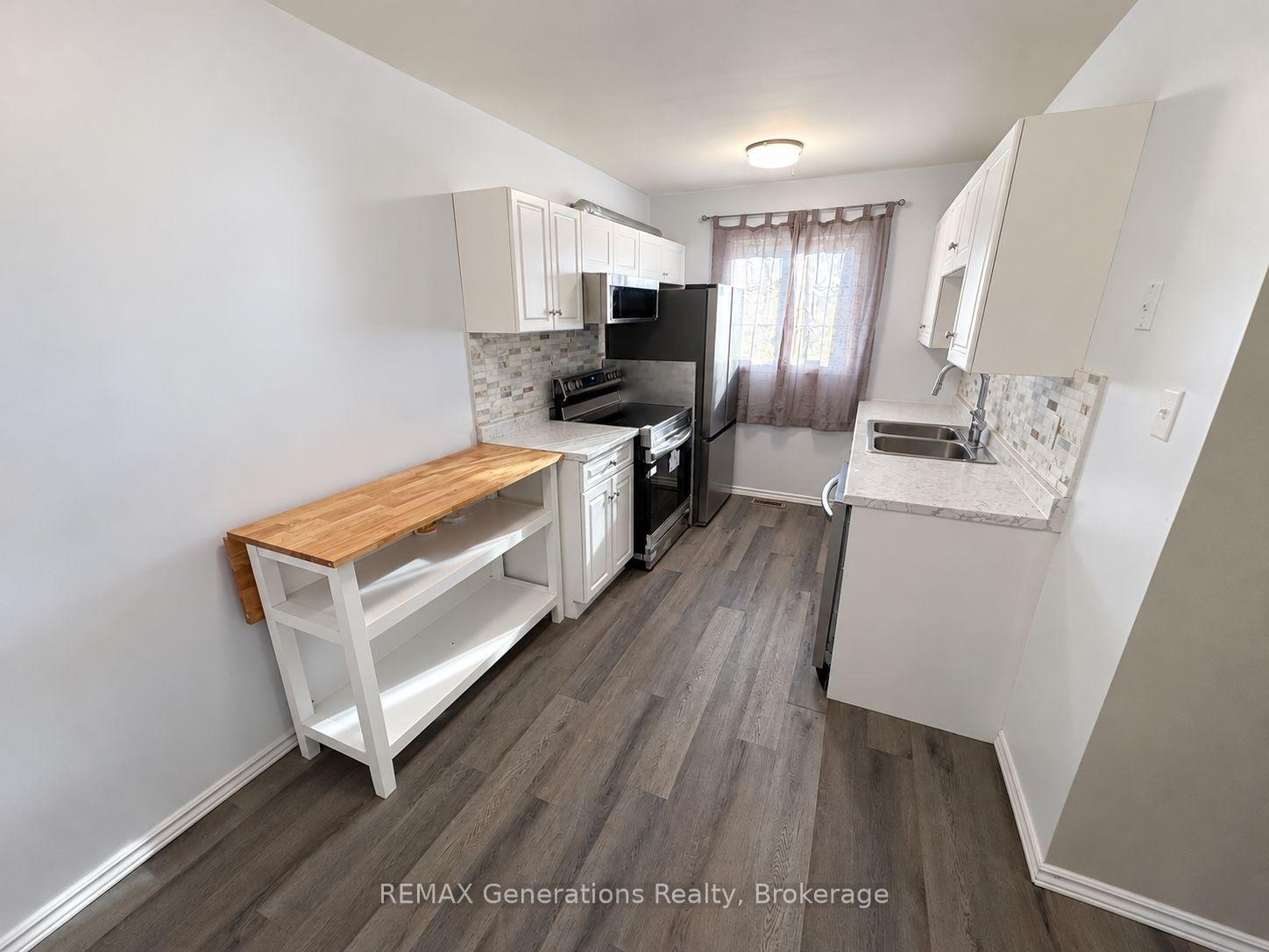 Photo 5 of 490 Lanark Crescent, Thunder Bay, County Park — HOMEH