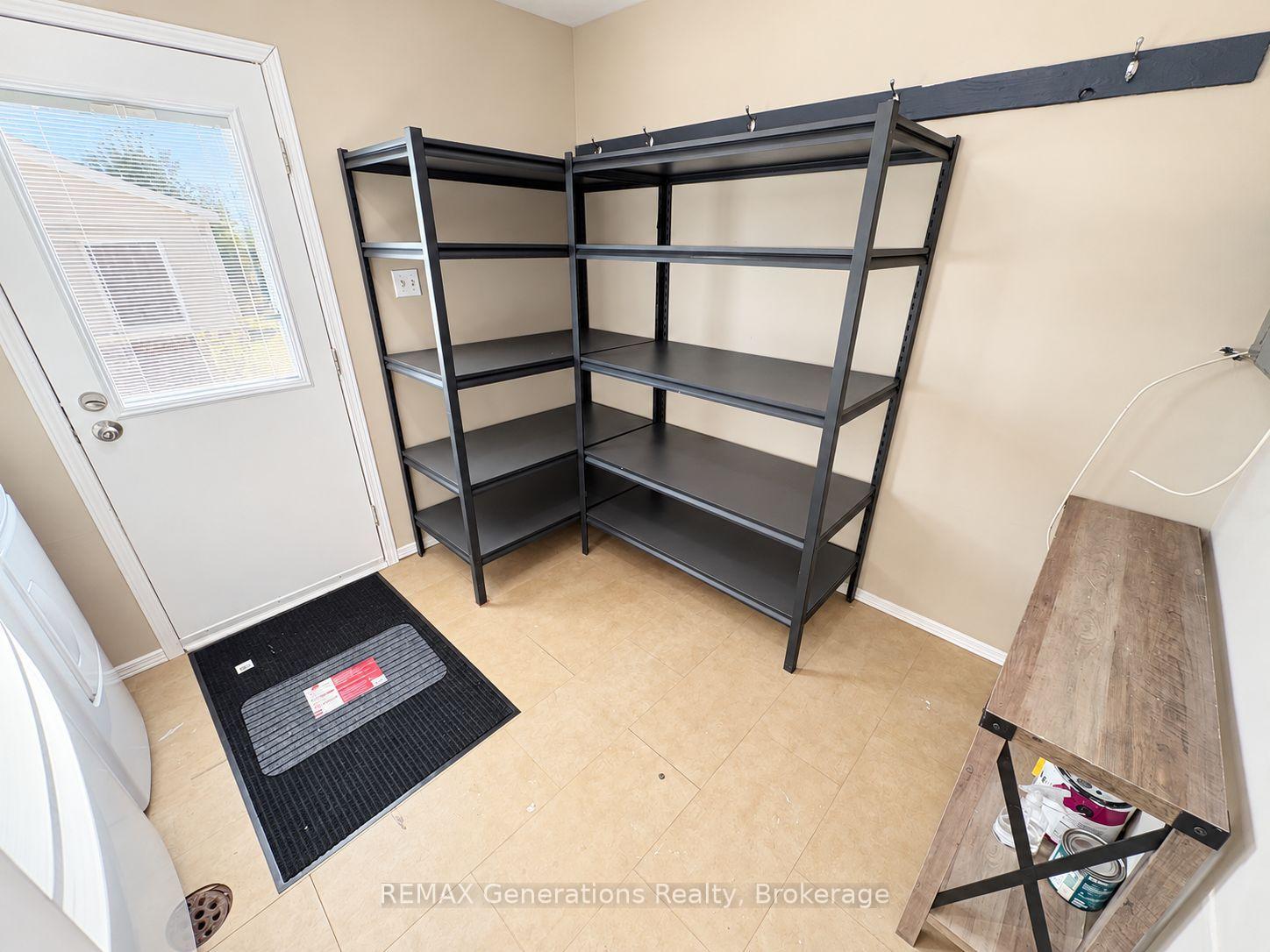 Photo 7 of 490 Lanark Crescent, Thunder Bay, County Park — HOMEH