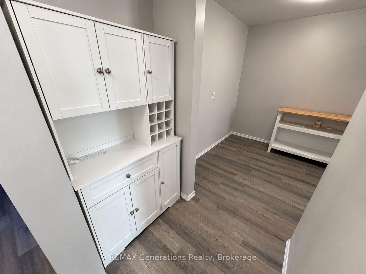 Photo 9 of 490 Lanark Crescent, Thunder Bay, County Park — HOMEH