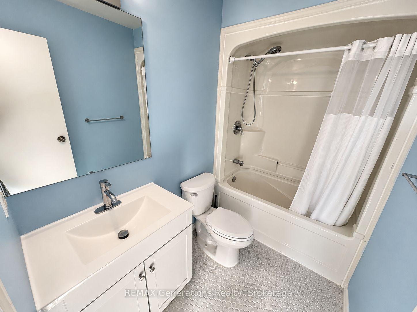 Photo 10 of 490 Lanark Crescent, Thunder Bay, County Park — HOMEH
