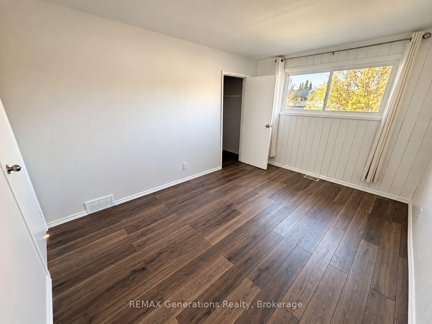 Photo 13 of 490 Lanark Crescent, Thunder Bay, County Park — HOMEH
