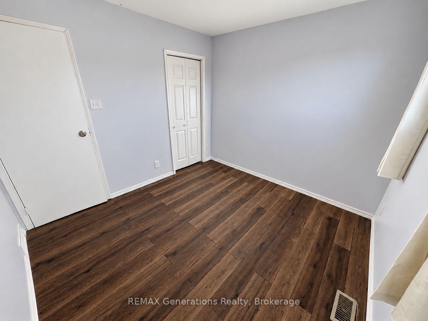 Photo 16 of 490 Lanark Crescent, Thunder Bay, County Park — HOMEH
