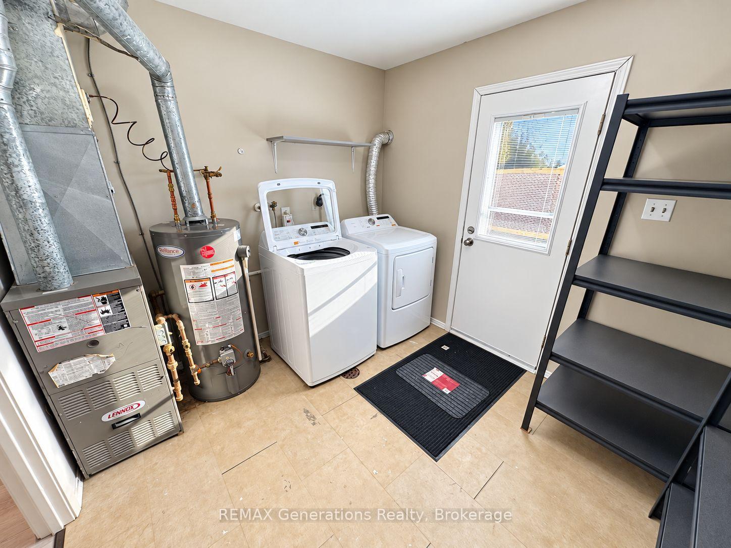 Photo 17 of 490 Lanark Crescent, Thunder Bay, County Park — HOMEH