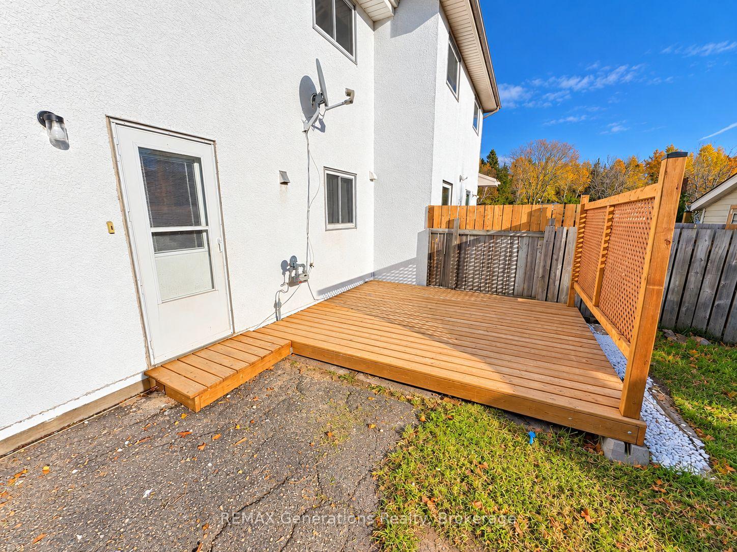Photo 18 of 490 Lanark Crescent, Thunder Bay, County Park — HOMEH