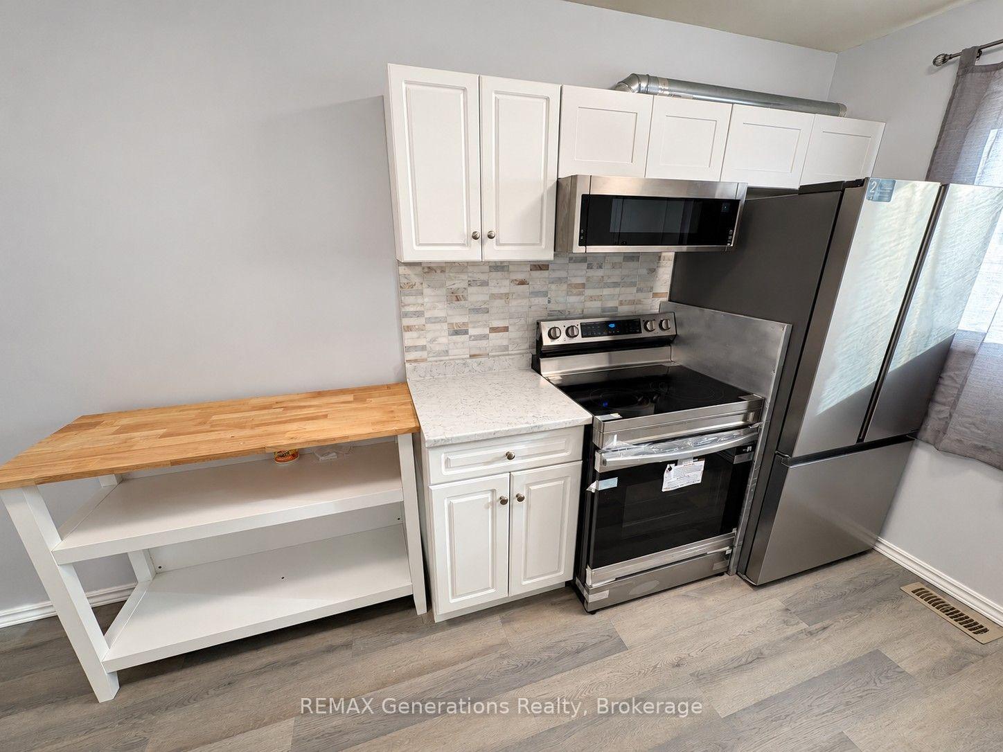 Photo 6 of 490 Lanark Crescent, Thunder Bay, County Park — HOMEH